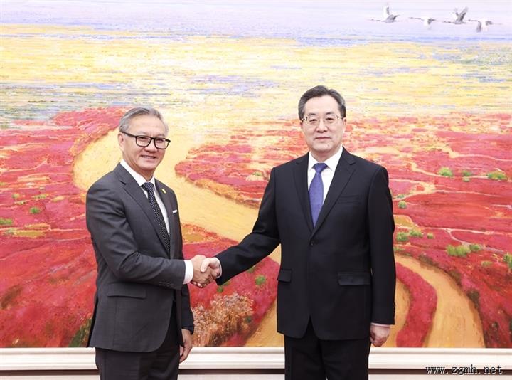 丁薛祥会见老挝外长通沙万