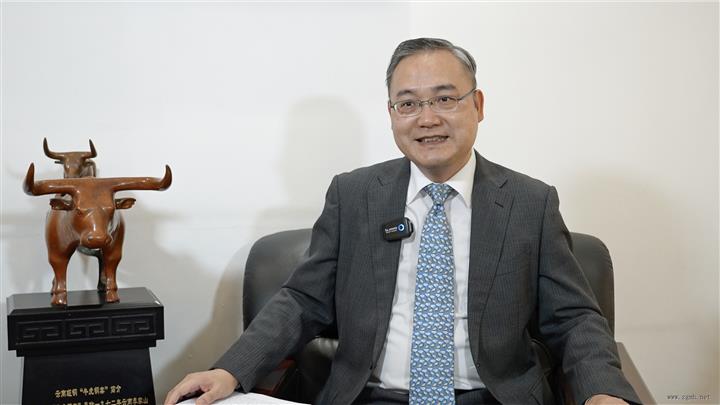 驻琅勃拉邦总领事张社平接受中央广电总台专访谈中老共建“一带一路”