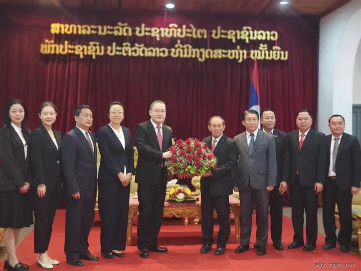 老挝人民革命党成立70周年纪念日前夕，总领馆登门祝贺