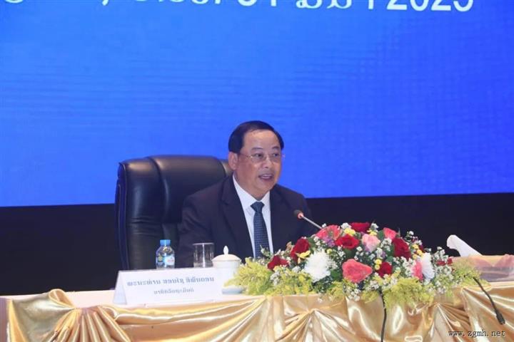 总理宋赛·西潘敦在首都万象国家会议中心出席了2024年全国能源与矿产工作会议并发表重要讲话