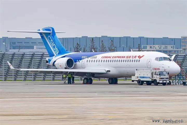 老挝航空C909飞机执飞的QV331航班，标志着国产喷气式支线客机首次在东南亚市场实现商业运营。