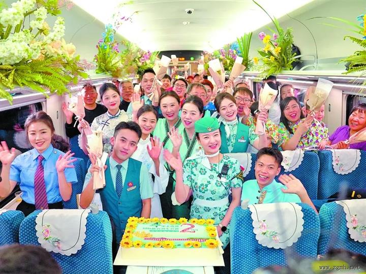 老中铁路国际旅客列车开行两周年——联通山水间 情暖丝路长