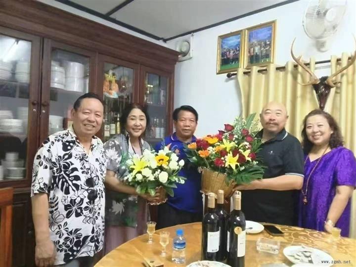 节日欢歌与情谊交融