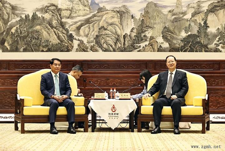 毛伟明会见老挝万象市市长