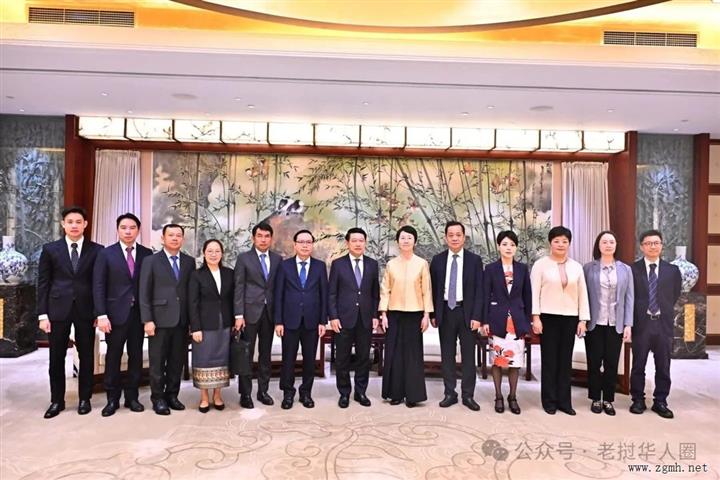 老挝副总理沙伦赛会见上海市副市长解冬