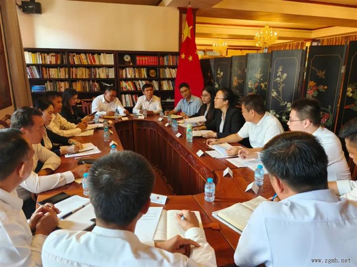 驻琅勃拉邦总领馆同琅勃拉邦省外事公安部门举行工作会谈         中国驻琅勃拉邦总领事馆    
