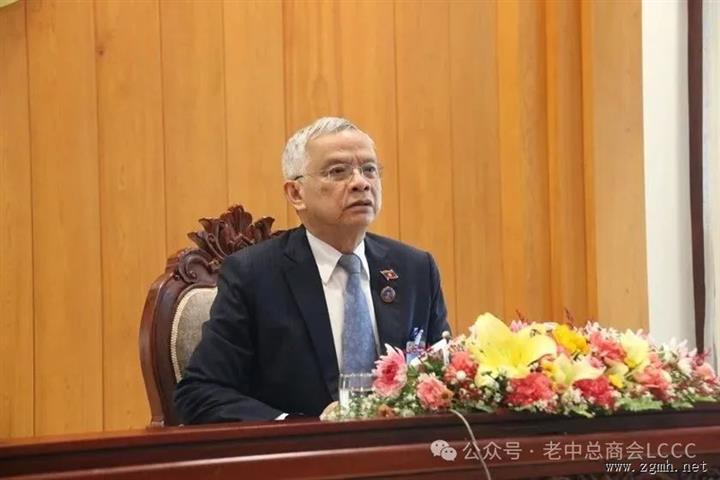 老挝国会副主席宋玛·奔舍那通报道路建设新政策