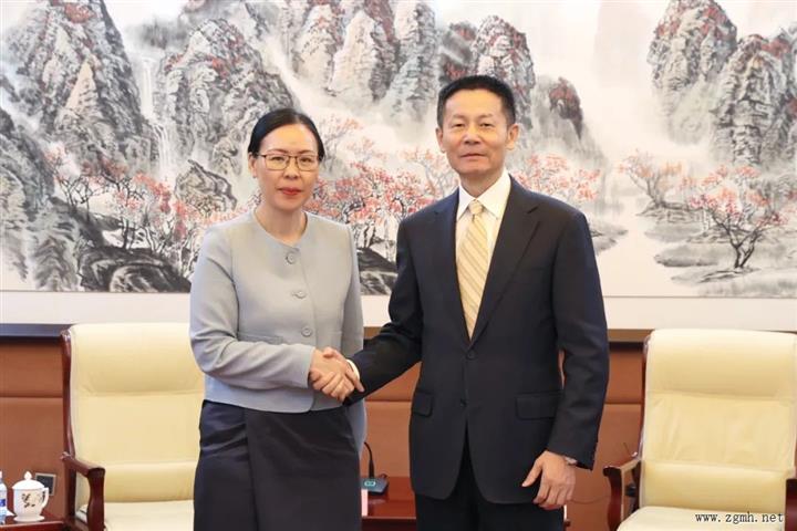 中国证监会主席吴清在京会见了老挝证监会秘书长萍西·萍蒙（Phengsy Phengmuong）