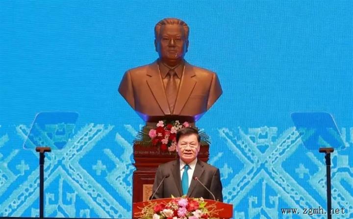 老挝国家主席通伦西苏里在庆祝老挝妇女联盟成立70周年活动上发表讲话时强调了女性在社会中的重要作用。