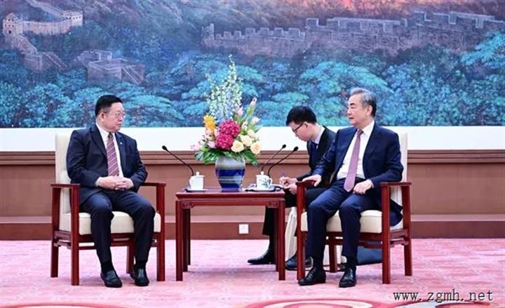 王毅会见东盟秘书长高金洪         中国驻柬埔寨大使馆     2025年07月25日 18: