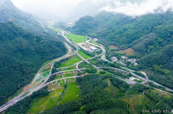 云南勐远至关累口岸高速公路建成通车——勐关高速公路全线通车，关累港收费站同步开通运营