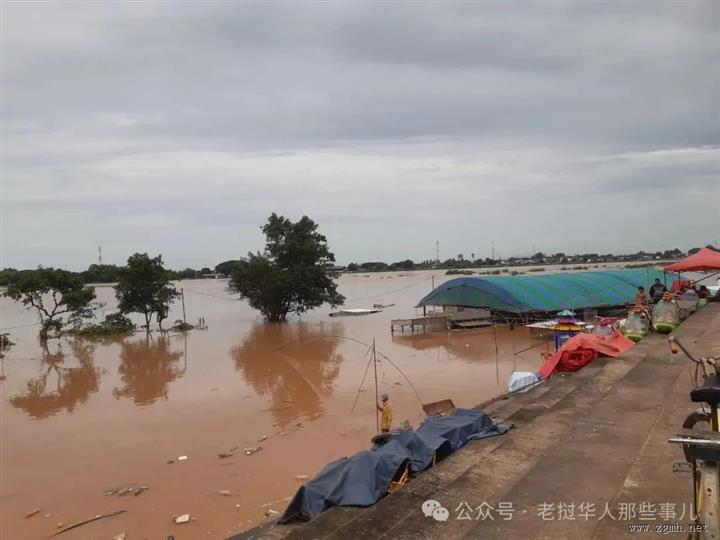 万象占塔布里县Tha Wat Chan地区的湄公河水位较7月29日晚上涨约50厘米。