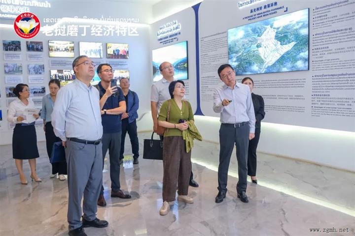 中国驻老挝大使方虹到磨丁经济特区参观调研