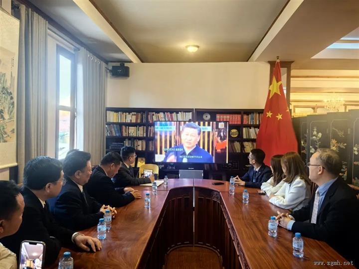 驻琅勃拉邦总领事张社平同中国商会座谈交流