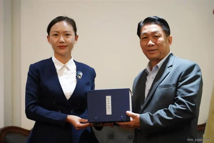     老挝琅勃拉邦省副省长会见中国西双版纳州副州长 加强多领域合作