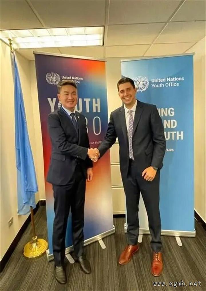 老挝人民革命青年团中央执行委员会书记通利·西苏里会见联合国秘书长青年事务助理