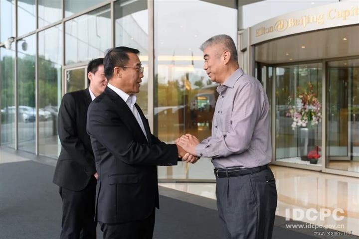 陈洲会见老挝外宾