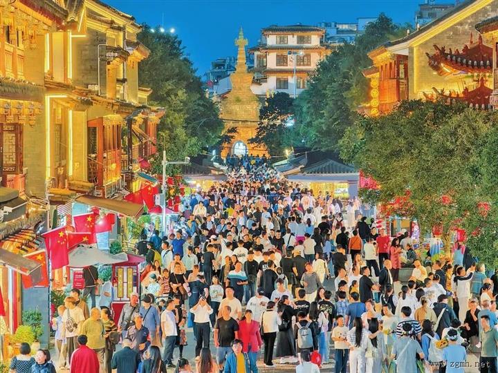 日均接待游客量较去年增长10.7%！国庆中秋假期云南主要旅游指标保持增长