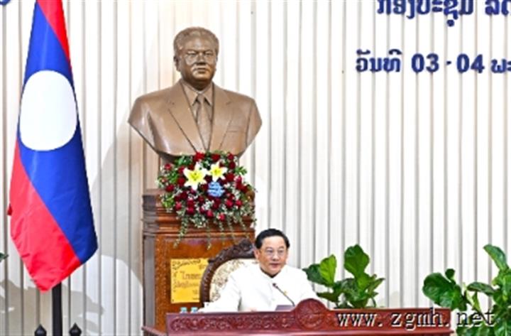 政府2025年10月常务会议已于11月3日开幕，并于2025年11月4日在总理府闭幕。会议由宋赛·西