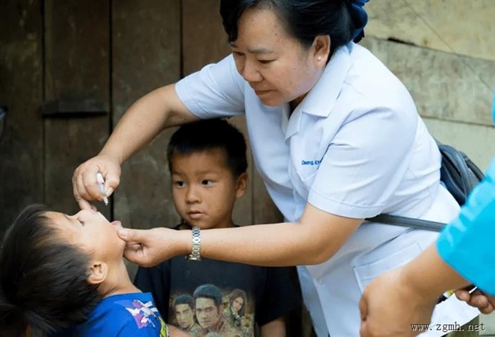 政府宣布进入全国公共卫生紧急状态，正动员全国资源加强疫苗接种、疫情监测和疾病防控。