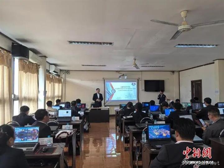 中国高校助力老挝北部提升数字化能力