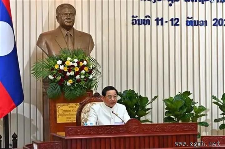 老挝政府2025年11月例行会议于2025年12月11日上午在总理府开幕。会议由政府总理宋赛·西潘敦