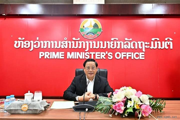 老挝总理会见总理府党委及主要干部