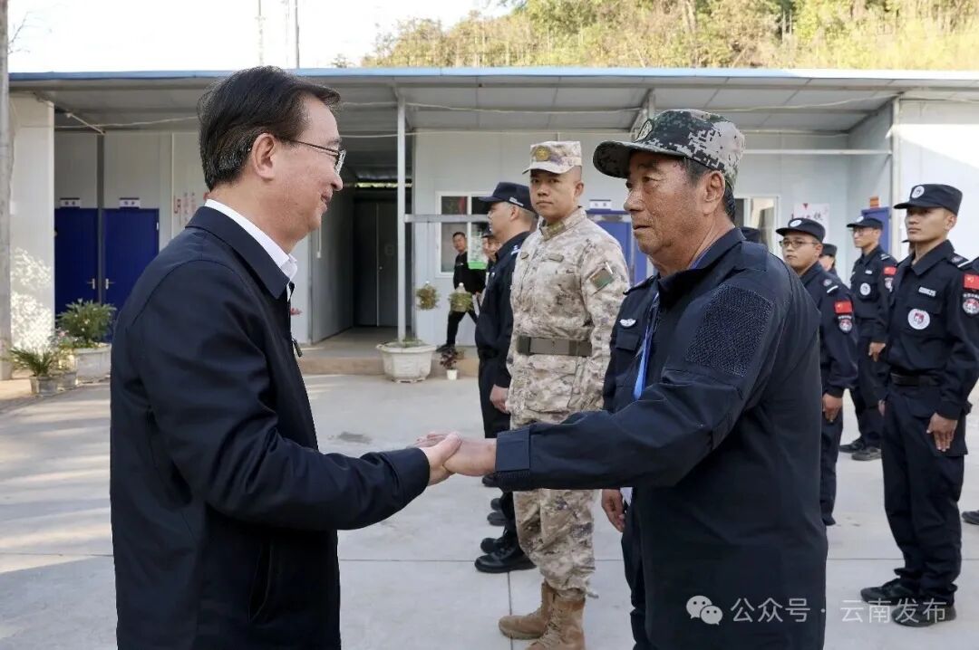 时政深1°｜新年将至省委书记来到边境一线看望慰问他们