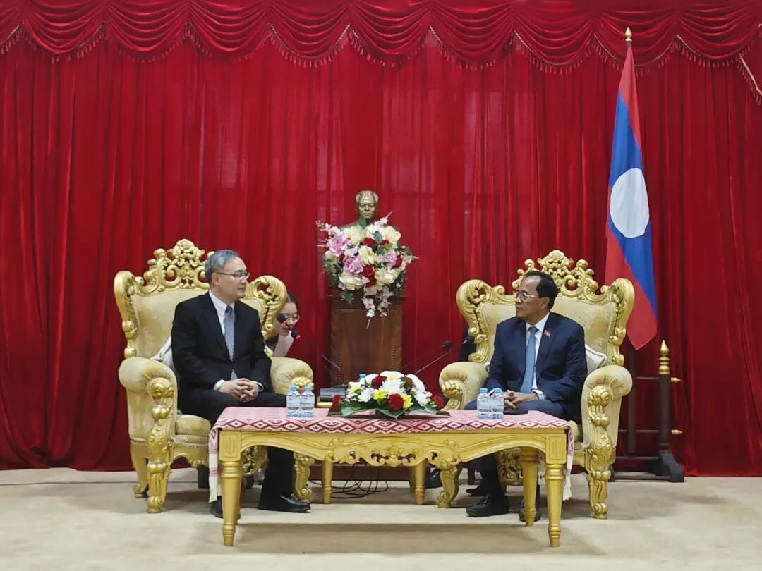 驻琅勃拉邦总领事张社平拜会新任琅勃拉邦省政府主席本勒