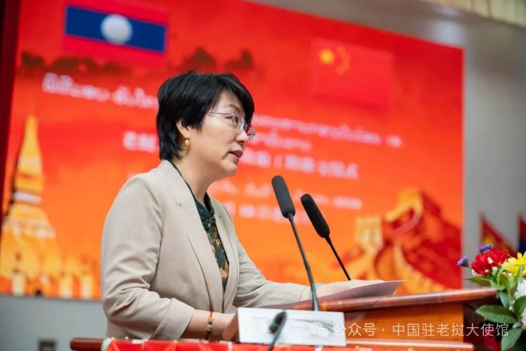 中国军队援建老军丰沙里19营营房工程顺利移交         中国驻老挝大使馆     2026年1