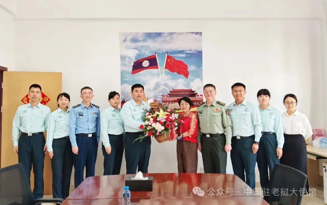 方虹大使春节慰问中国军队援老医疗队