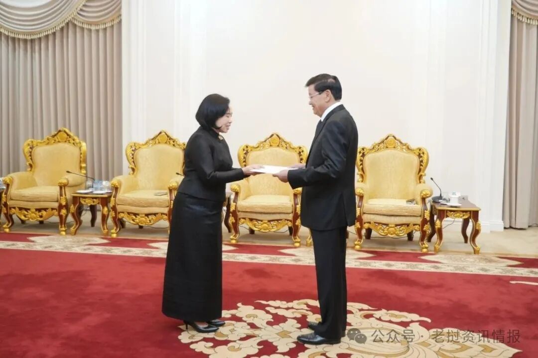 老挝国家主席接受泰国、芬兰、沙特阿拉伯等七国新任大使递交国书，并向老挝驻英国、柬埔寨和科威特大使颁发