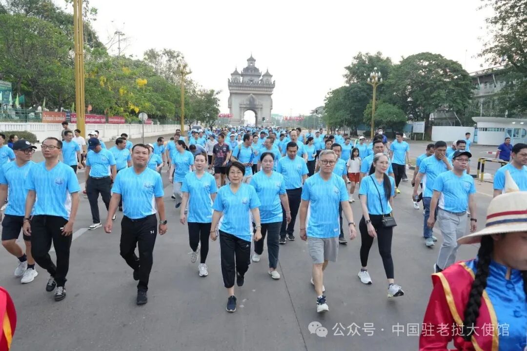 方虹大使与老挝外长通沙万共同庆祝澜湄合作首次领导人会议召开10周年