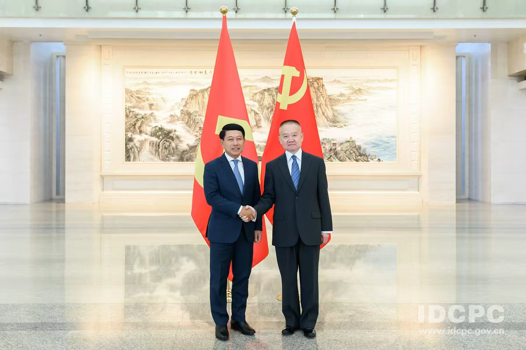 刘海星会见老挝人民革命党中央总书记、国家主席特使沙伦赛