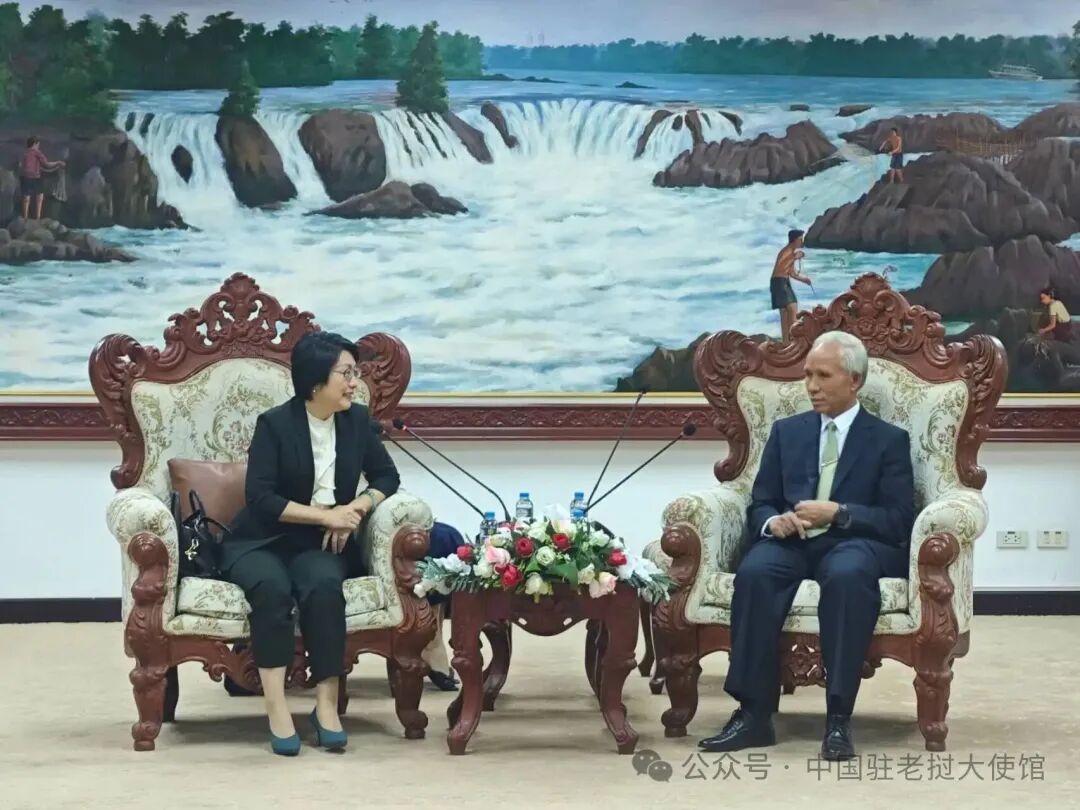 方虹大使拜会老挝党中宣部长坎潘