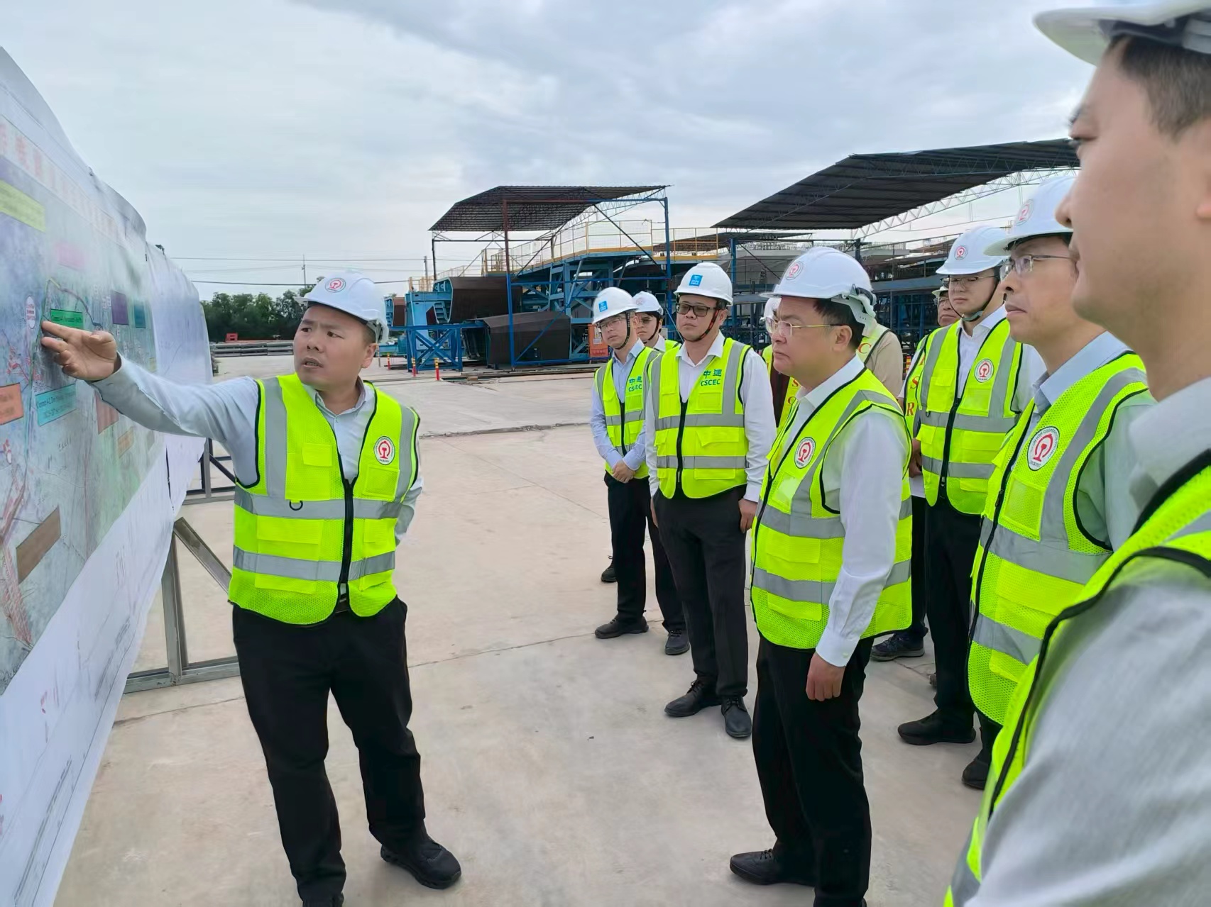 驻泰国大使张建卫赴中泰铁路项目现场考察