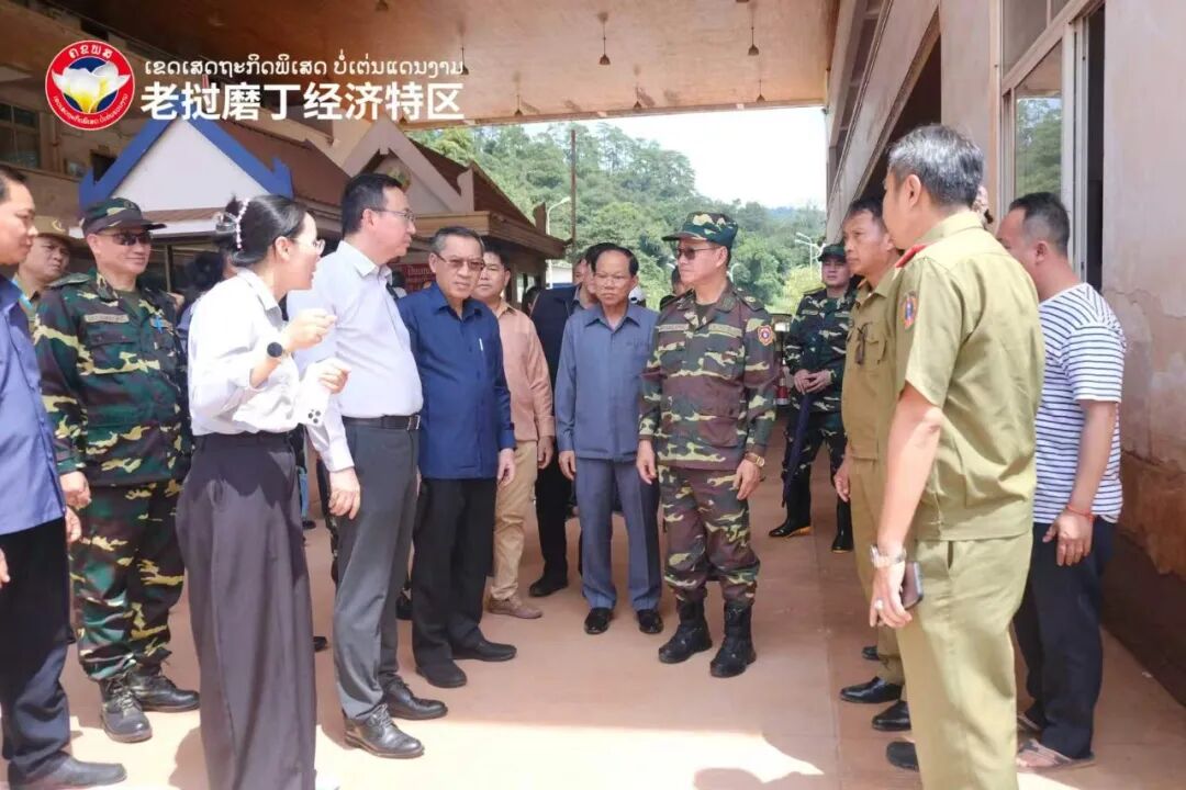 老挝副总理兼国防部长坎良·乌塔凯山视察磨丁经济特区