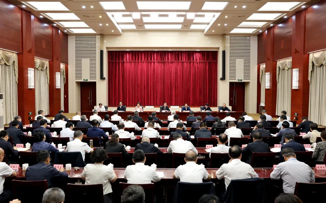 落实“四有”重要要求，省委书记给县委书记、县长交办了10件具体事