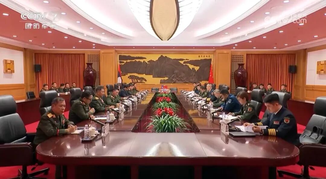 董军同老挝副总理兼国防部长举行会谈